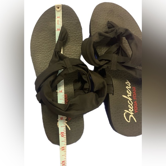 Skechers Yoga Foam Black Flip Flop Sandals - Size: 10 - Picture 2 of 2